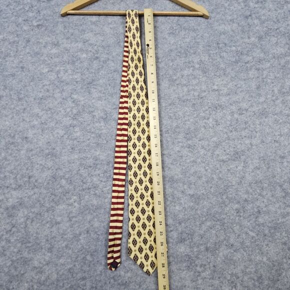 Tommy Hilfiger Necktie Yellow Geometric Crest‎ & Star Print 100% Silk 4x58 FLAWS - Picture 9 of 13